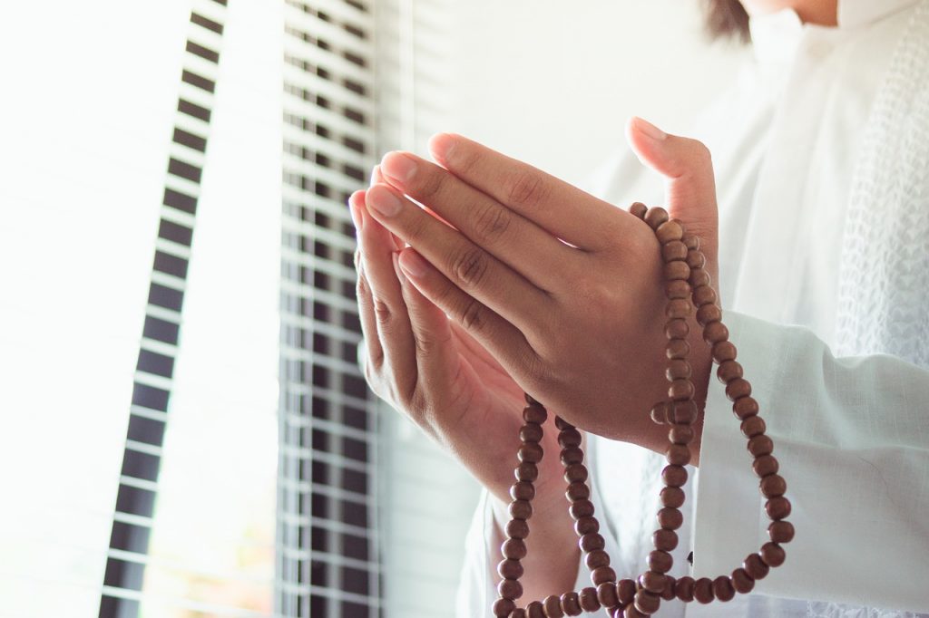 praying, prayer beads, rosary-7232838.jpg